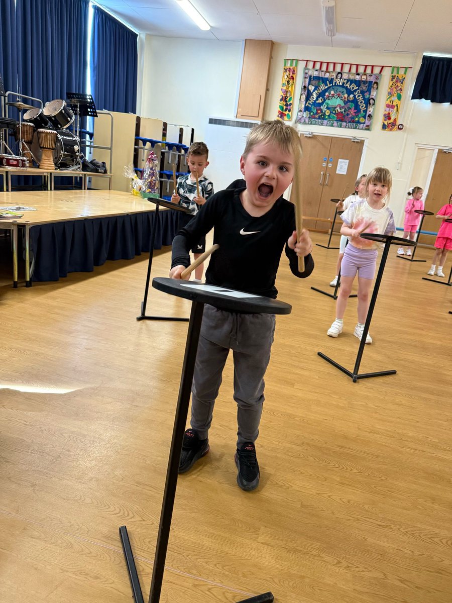 Smiles and fun all round!!😁 what a great way to end the term! Adam and Sophie had an amazing day yesterday at Thornhill Primary School!!🥁🔥

Whether you’re half way through or just at the start we hope you all have a lovely Easter holidays!!
From the DRUMBA TEAM💚