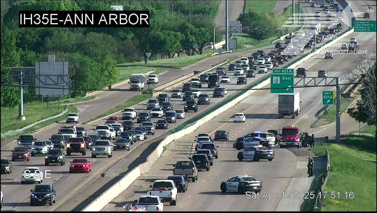#OakCliff: SB IH35E @ Loop 12 (Ledbetter Dr) a crash blocks the right lanes - slow go from US-67 <a href="/KRLD/">1080 KRLD</a> #KRLDTraffic #1080KRLD #trafficalert <a href="/TxDOTDallas/">TxDOT Dallas</a>