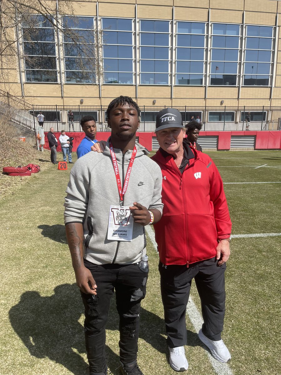 Khamonii7's tweet photo. Had a Awesome time at Wisconsin🔥 looking forward to visiting back❤️🤍 @marcusperson477 @JaydenCr41644 @coach_spike @CoachHerb1 @Leontaylor1983 @BadgerFootball @CoachChaz_ @CSmithScout @badgers_insider @Evan_Flood @247Sports @TnVarsity @NDerreon https://t.co/gxZG7SXOJm