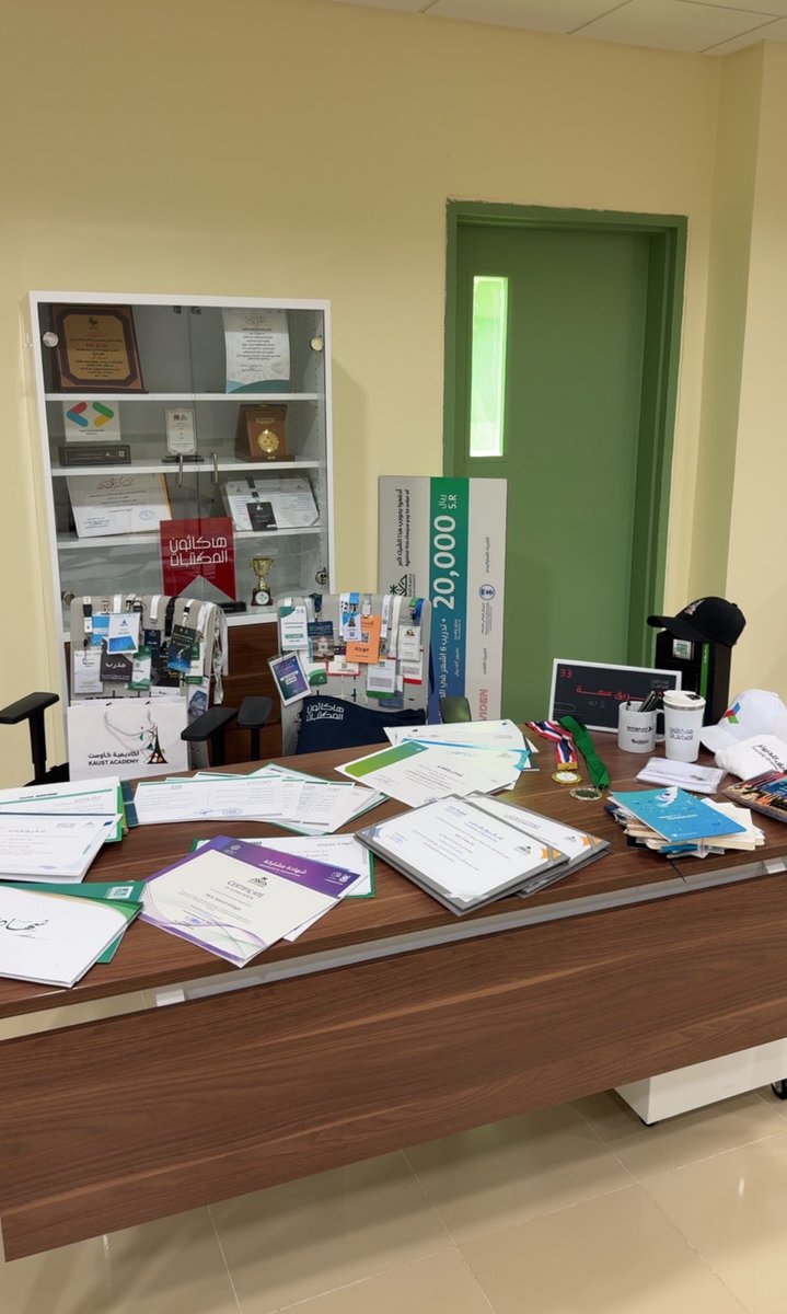 يـارا tweet media