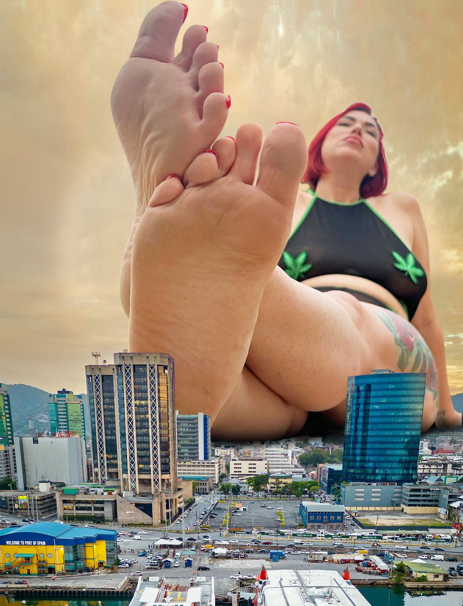Stunning Giantess Goddess <a href="/MaiaMcQueen/">Maia McQueen</a> 😍 #giantess