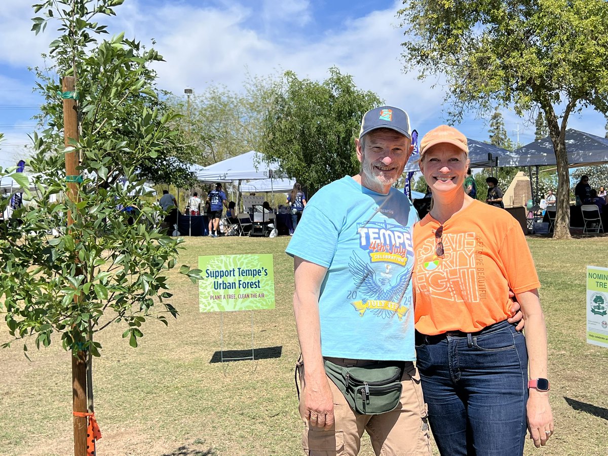 keeptempebtfl's tweet image. 🌳 What a day at the Tempe Treasured Trees Tree-A-Thon! 

19 volunteers joined us &amp;amp; @Tempegov, planting 25 trees and giving 27 hours of service. 

We also unveiled the Tempe Treasured Trees program, celebrating 30 remarkable trees for their beauty, history, &amp;amp; eco-value. 

Big…