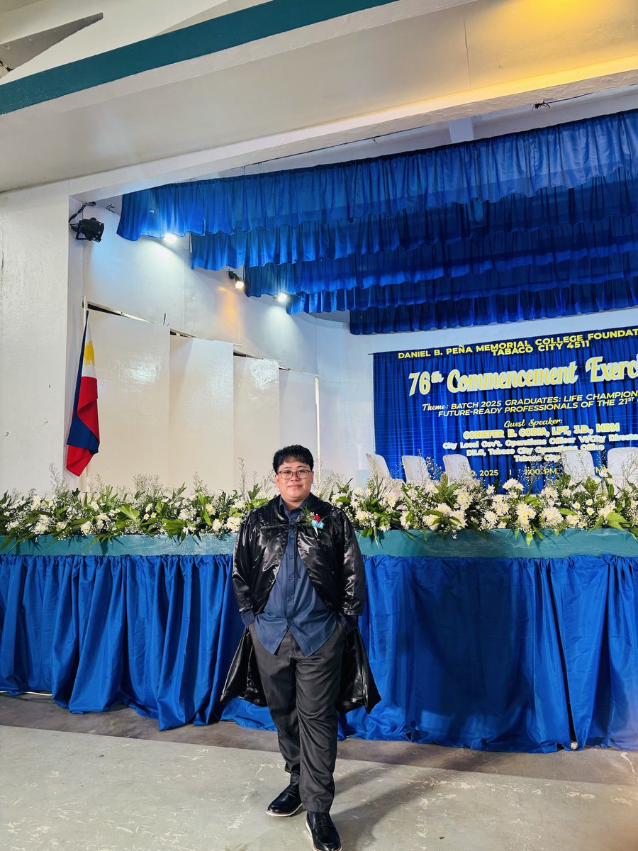 veynzenteee's tweet photo. Graduated today! Officially a Master's graduate🥺

Vincent B. Barugo, LPT, CSPE, MAEd
Master of Arts in Education
Major in Administration and Supervision https://t.co/vSBS70bL6j