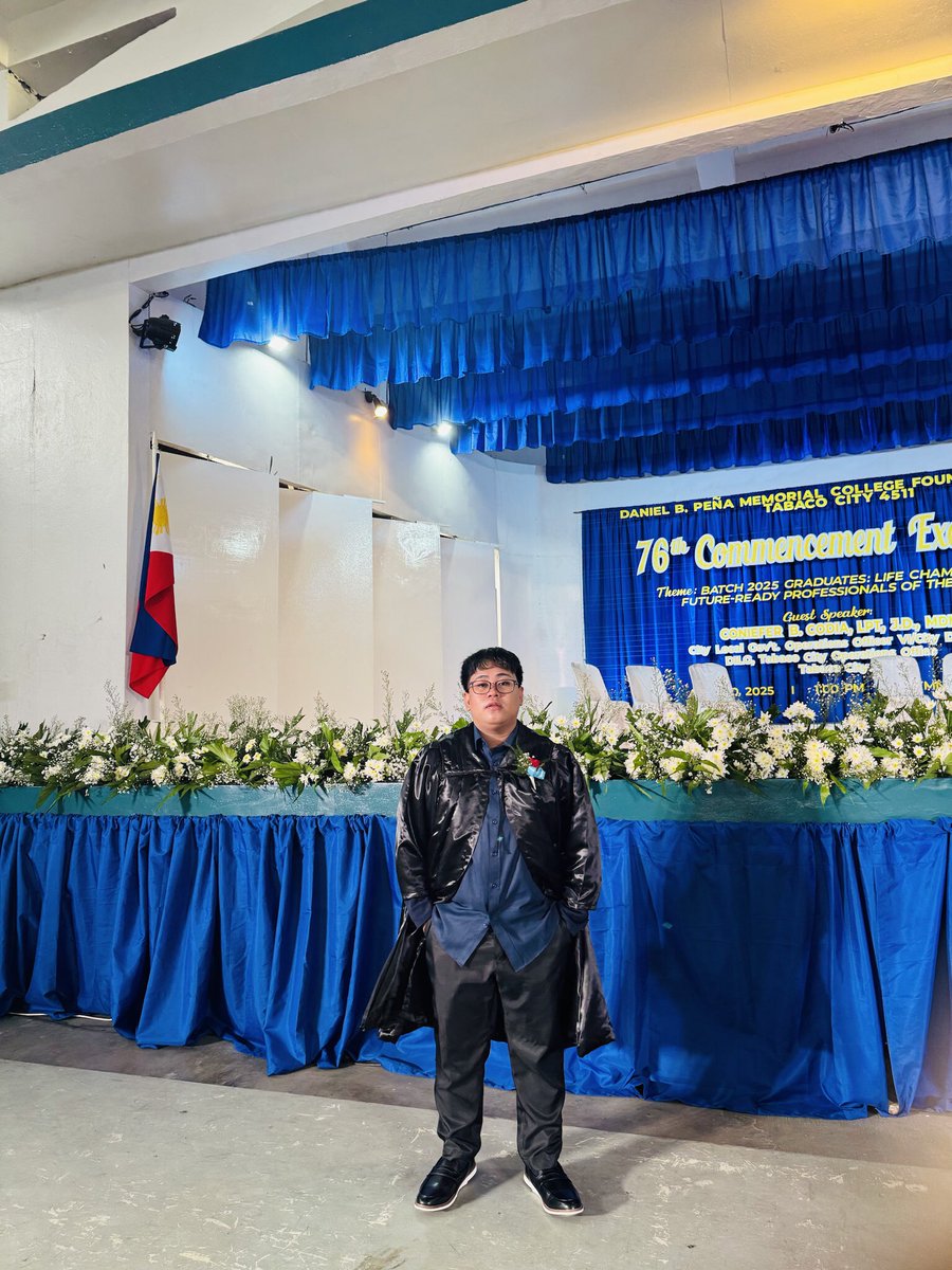 veynzenteee's tweet photo. Graduated today! Officially a Master's graduate🥺

Vincent B. Barugo, LPT, CSPE, MAEd
Master of Arts in Education
Major in Administration and Supervision https://t.co/vSBS70bL6j