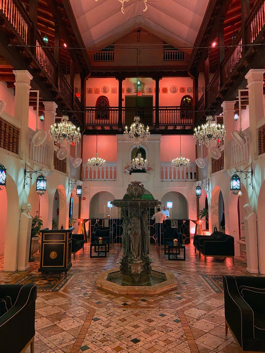 Davidkadlu's tweet photo. Dinner at The Versace Mansion in Miami. https://t.co/7fcyU1Lzqg