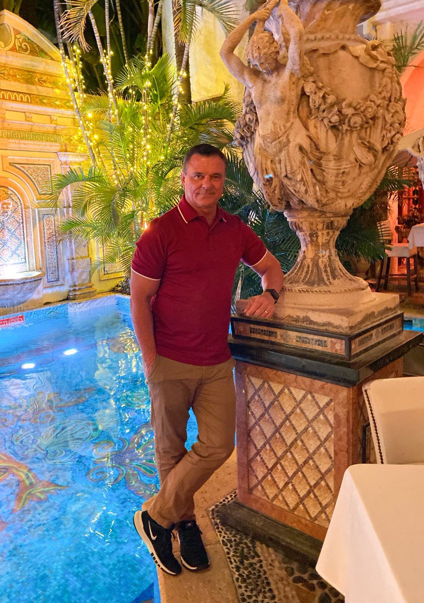 Davidkadlu's tweet photo. Dinner at The Versace Mansion in Miami. https://t.co/7fcyU1Lzqg