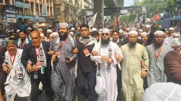 Kawsarr100's tweet photo. Millions of people are participating in the #MarchForGaza program at Sohrawardy Udyan in #Dhaka, protesting the ongoing #Israeli brutality and genocide in #Palestine. People are coming from different parts of the country.  

#Bangladesh #PalestineSolidarityMovement #FreePalestine https://t.co/SS5ncH1AMn