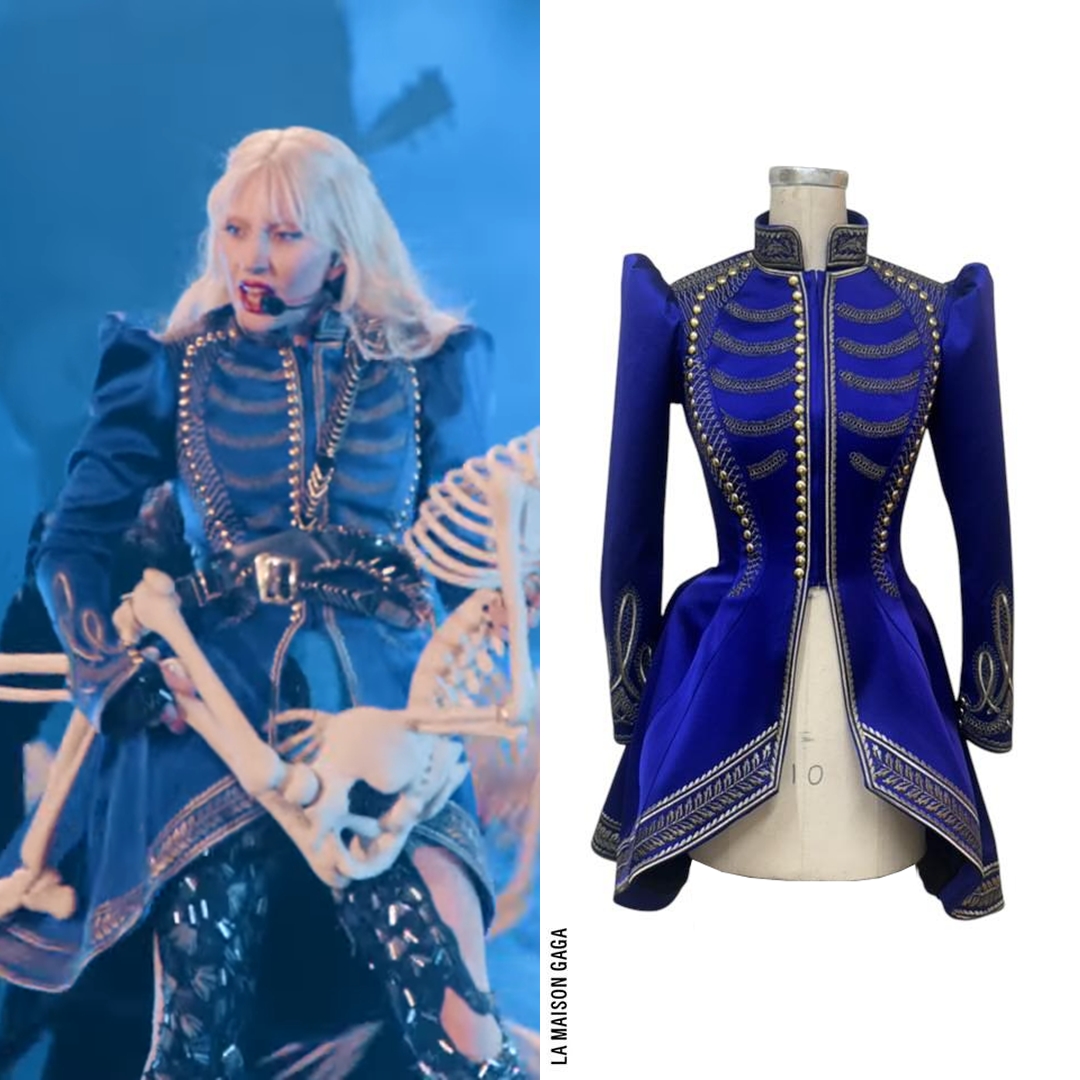 LaMaisonGaga_'s tweet photo. For "Zombieboy", Gaga wore a custom #SamuelLewis x #WilliamRamseur military-inspired blue satin bustle coat with embroidery done by #AltesaEmbroidery. Her paper feather helmet is yet another custom @MarniOfficial piece! https://t.co/LnB2B5ezyf