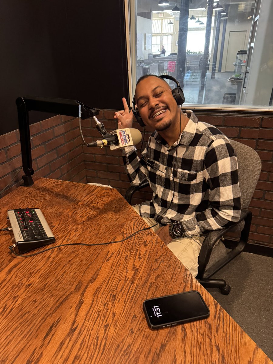 itzEMPYRE's tweet photo. Going on the radio tomorrow with my great friend @KFinProductions to discuss content creation and the pros and cons of online gaming! I will stream the interview in a few days on Twitch! https://t.co/b3A3BIhFsF