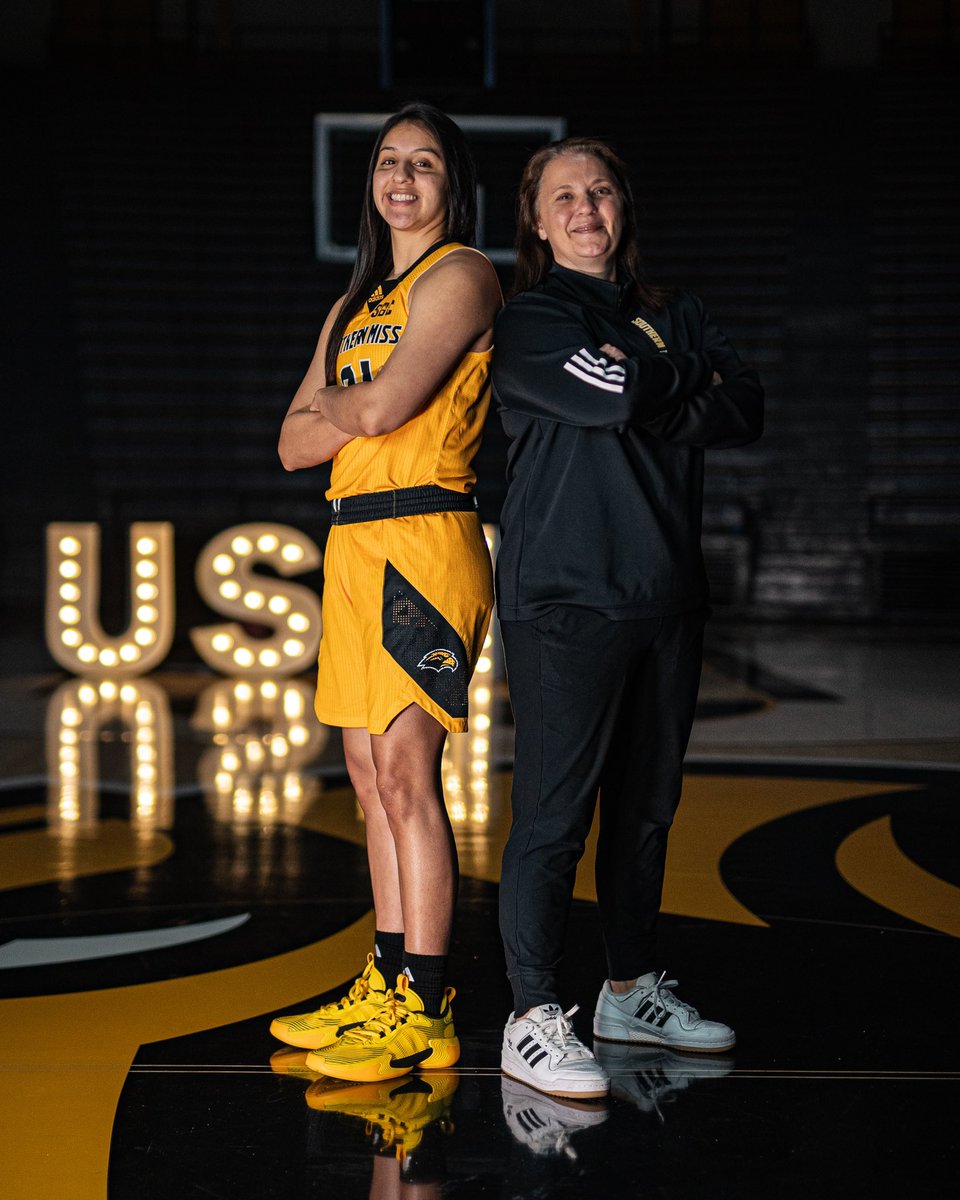missybilderback's tweet photo. How it started, how it’s going! 
 #reunited 
🦅🔥🖤 https://t.co/7AAfJyKWRy