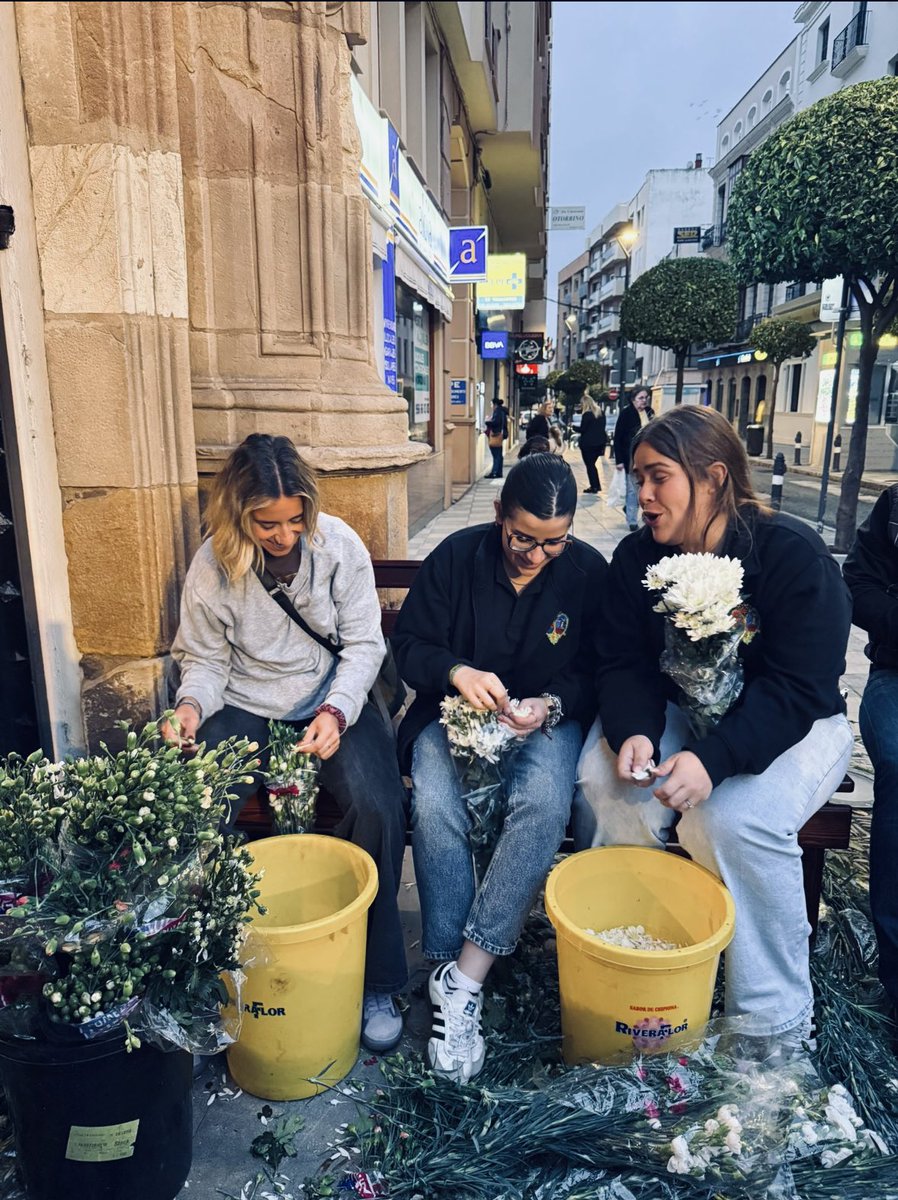 Mi sabado pasion de despetalá.
Mi equipo de hoy ha sido muy guay❤️🤍