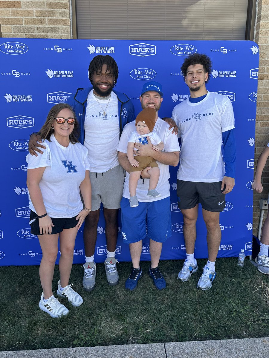 TheKYGameday's tweet photo. God Bless @kobybrea. You will have fans for life with our family. Thanks for being great with my little boy this season! He will be so excited about these pictures when he grows up! https://t.co/frGY2H3Dc3