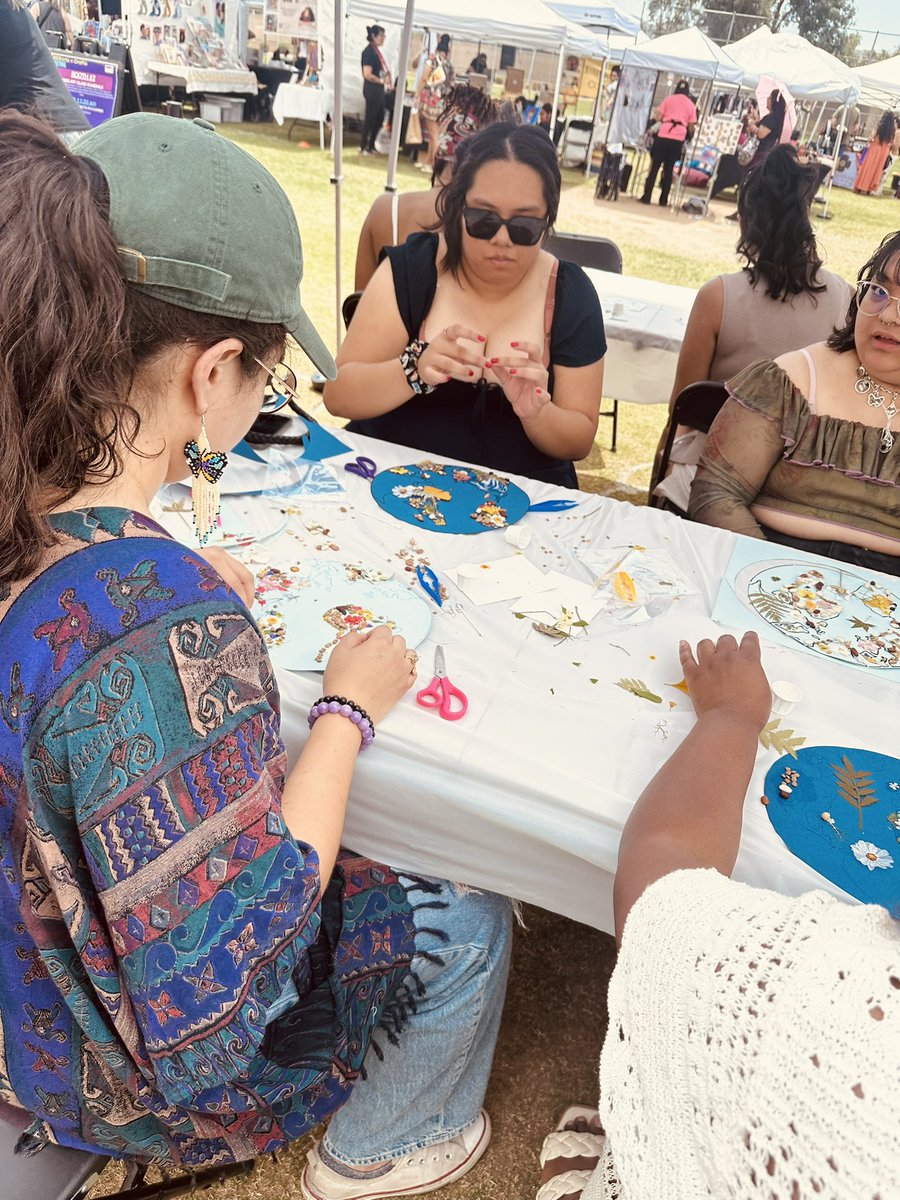 BeezLvndr's tweet photo. Thanks to all who joined in celebrating Earth Day 🌎 through the pressed flower 🌸 and bean 🫘 art class. Your creativity made it special.
Earth Day is April 22nd - make sure to tag me on your completed pieces!
Del☀️
#kroccenter #southphx #az #phoenix #art #women #paint #create https://t.co/uJSS33TUWe
