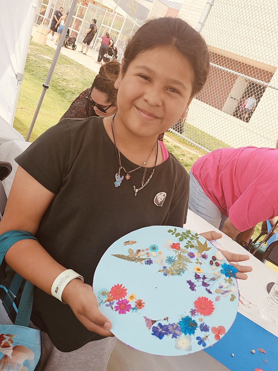 BeezLvndr's tweet photo. Thanks to all who joined in celebrating Earth Day 🌎 through the pressed flower 🌸 and bean 🫘 art class. Your creativity made it special.
Earth Day is April 22nd - make sure to tag me on your completed pieces!
Del☀️
#kroccenter #southphx #az #phoenix #art #women #paint #create https://t.co/uJSS33TUWe