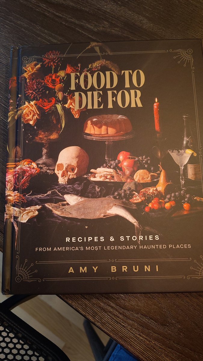 m0ms0mniac's tweet photo. Late to the party but looking forward to trying some things out of this book! @amybruni #cookbook
#SaturdayVibes #Cooking #paranormal #ghosthunter #foodtodiefor #Food #hauntedplaces #spooky #haunt https://t.co/VUOy8ZLEF7