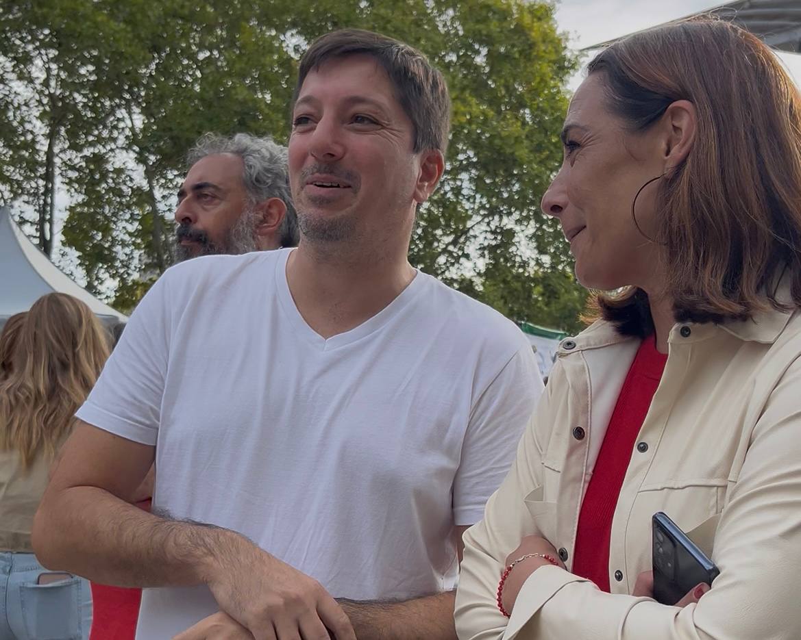 plambertini's tweet photo. La educación pública, la universidad y la inversión en ciencia y tecnología son pilares fundamentales del desarrollo de nuestro país y de nuestra Ciudad. 
Hoy participé, junto a miles de platenses de la Feria de Ciencias en defensa de la educación  pública  con la @unlp y la @utn https://t.co/FzAZOL300k