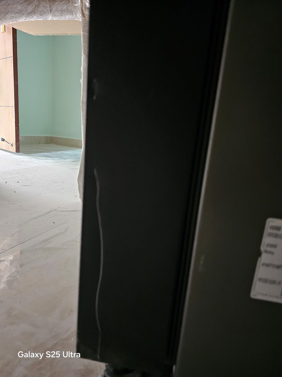 ImJC85's tweet photo. @SamsungIndia  Order ID: 33531405175
You delivered a damaged product after paying  a hefty amount for a refrigerator. Now your teams want me to pay 3500 for a reverse pick up and for handling the replacement . Is this the level of service you offer as a premium brand. Pls connect https://t.co/cvaGWmaE5t