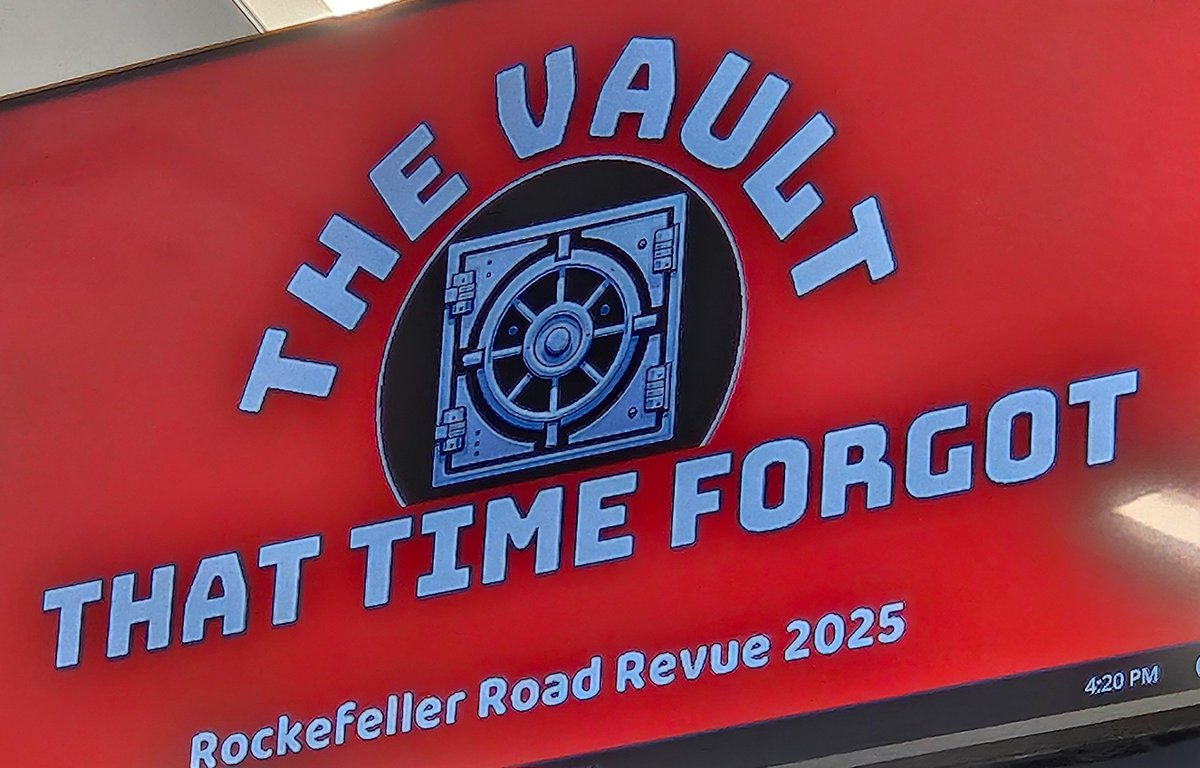 igo2alotofHSFB's tweet image. @WickliffeHS last show looks like a sold out crowd 
❤️ Blue Devil 
#devilup