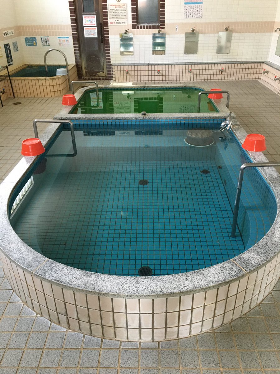tabiikoka's tweet photo. 昨日は札幌【奥の湯】さんの脱衣場をお借りして『北海道の銭湯』出版記念イベントが行われました。
北海道にはいわゆる銭湯ファンのコミュニティが見当たらない中、来てくださる方がいるのか不安ながらの呼びかけでしたが満員御礼となり、楽しい時間を持てて感無量です。
皆様ありがとうございました🙇‍♂️ https://t.co/FyWGYgojS2