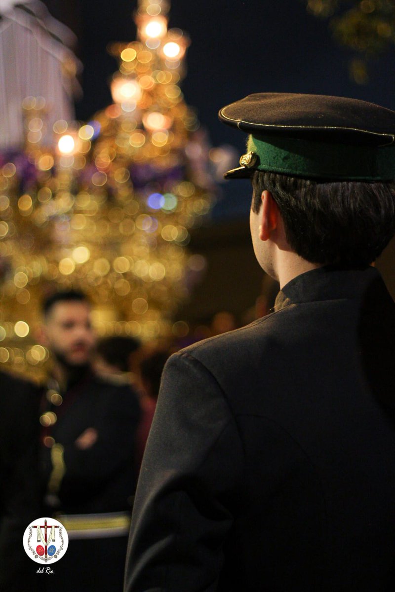 HdadlosDolores's tweet photo. 🟣⚪ Sones de @bandacenturia tras el Señor Cautivo, histórico día de nuestra hermandad con acordes macarenos.

📸 @davidvzfotos
@delrio_foto

#SabadodePasion25
#DoloresdeTorreblanca
#SSantaSevilla25 https://t.co/fJSYAXiED1