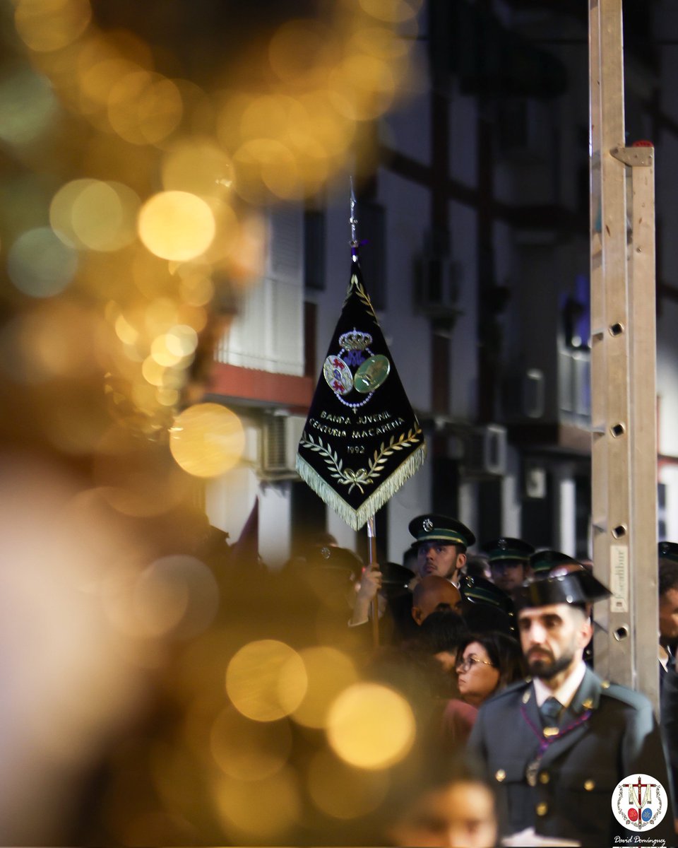 HdadlosDolores's tweet photo. 🟣⚪ Sones de @bandacenturia tras el Señor Cautivo, histórico día de nuestra hermandad con acordes macarenos.

📸 @davidvzfotos
@delrio_foto

#SabadodePasion25
#DoloresdeTorreblanca
#SSantaSevilla25 https://t.co/fJSYAXiED1