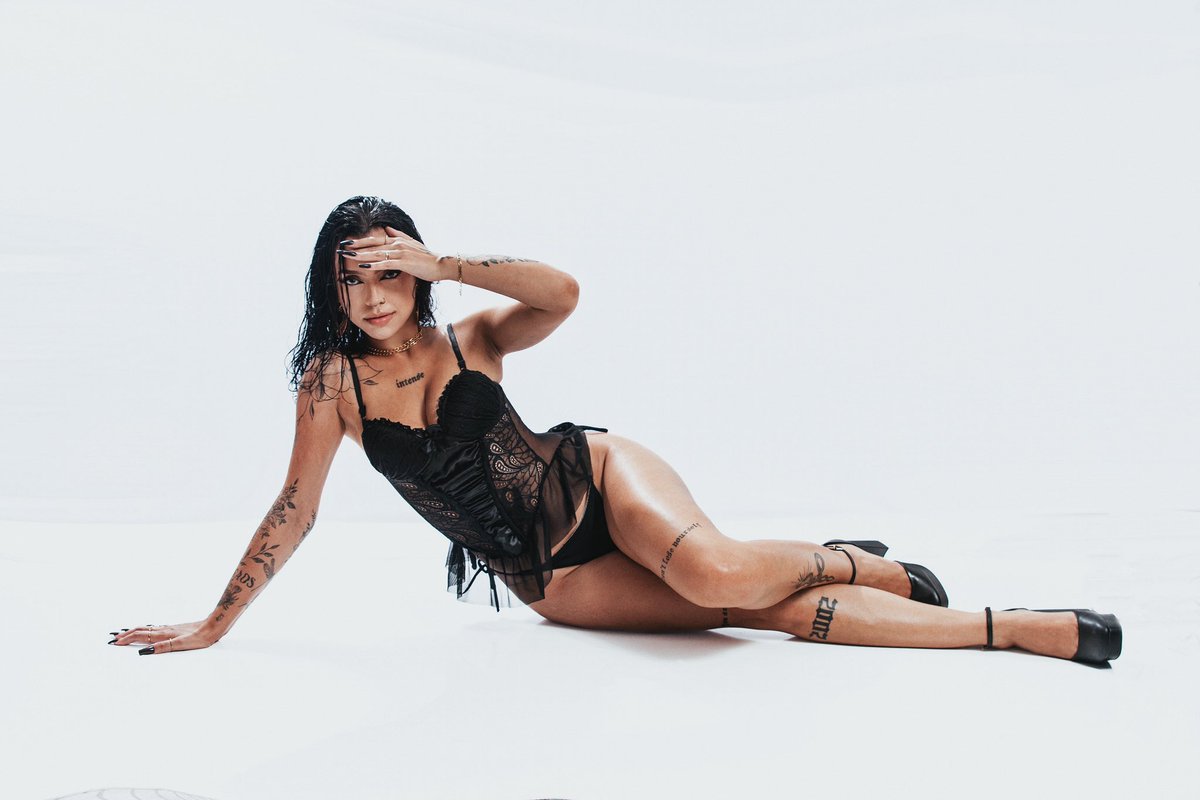 Boa noite amor 🌹🔥 

Olhando pela foto, qual é a minha profissão ?