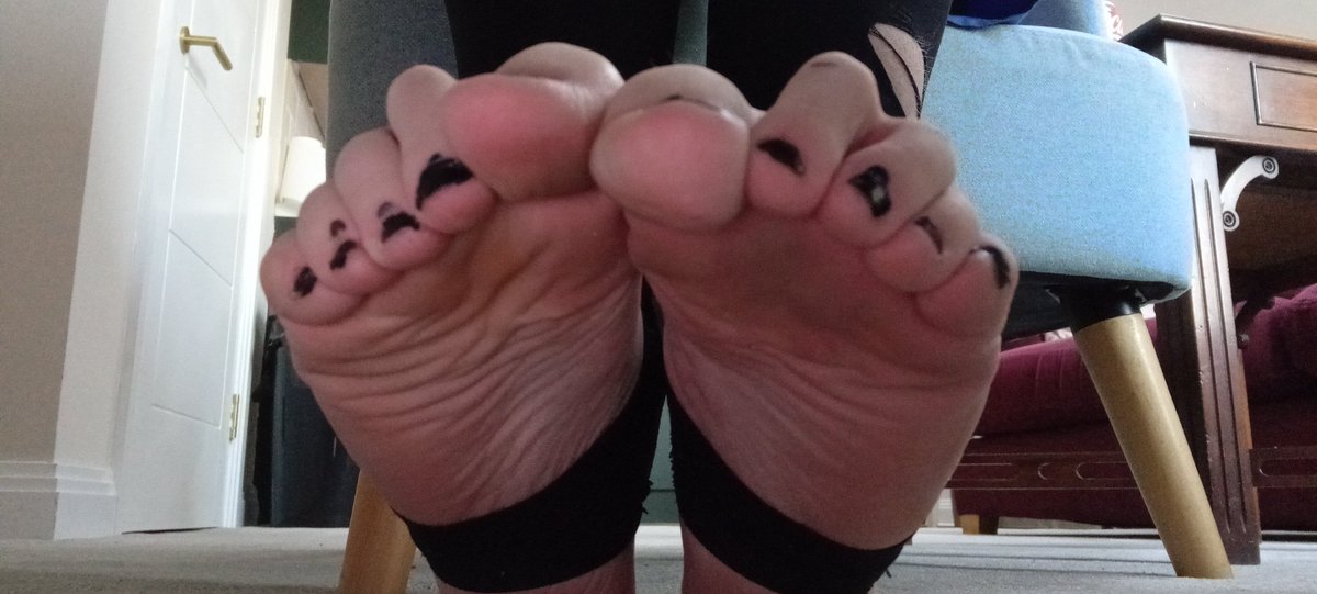 JaydenMcCa24869's tweet photo. Something wrong, puddin, you look distant something bothering you #nonbinaryfeet #hypnofeet #feetworshiΜp #transfeet https://t.co/dMje5WR0x2