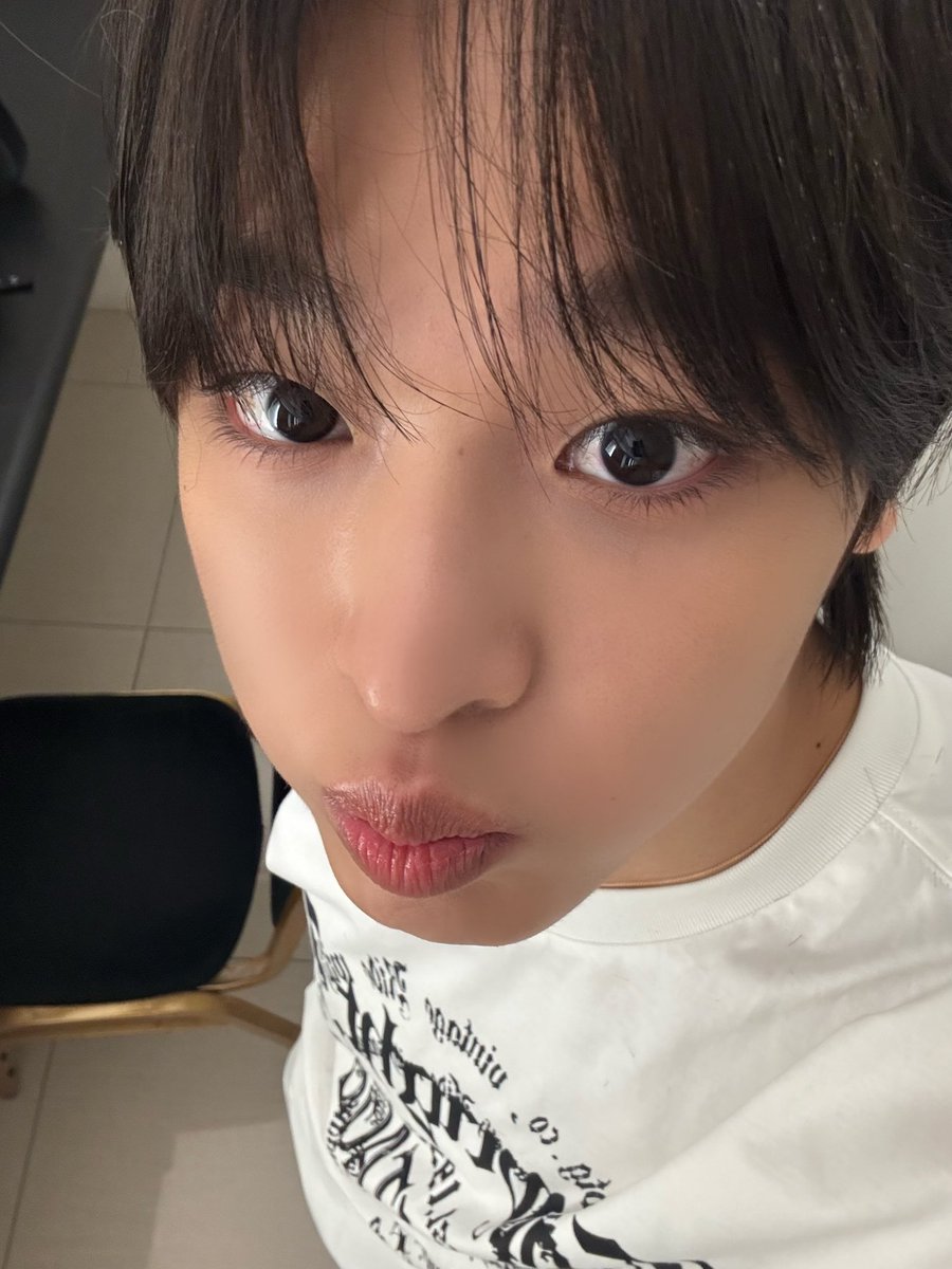kurixyushi's tweet photo. 아침부터 남친 옆에서 찍은 기만셀카를
줬네???????!!!!!!! https://t.co/QvobXSjqRC