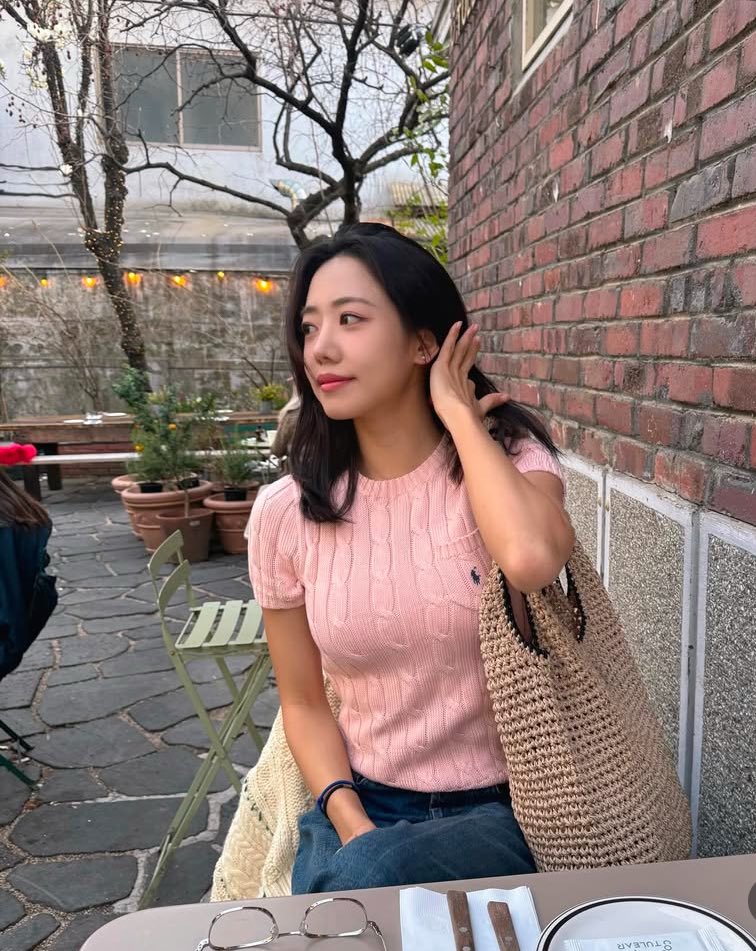 Apink's Kim Nam Joo looks pretty in a recent post on Instagram