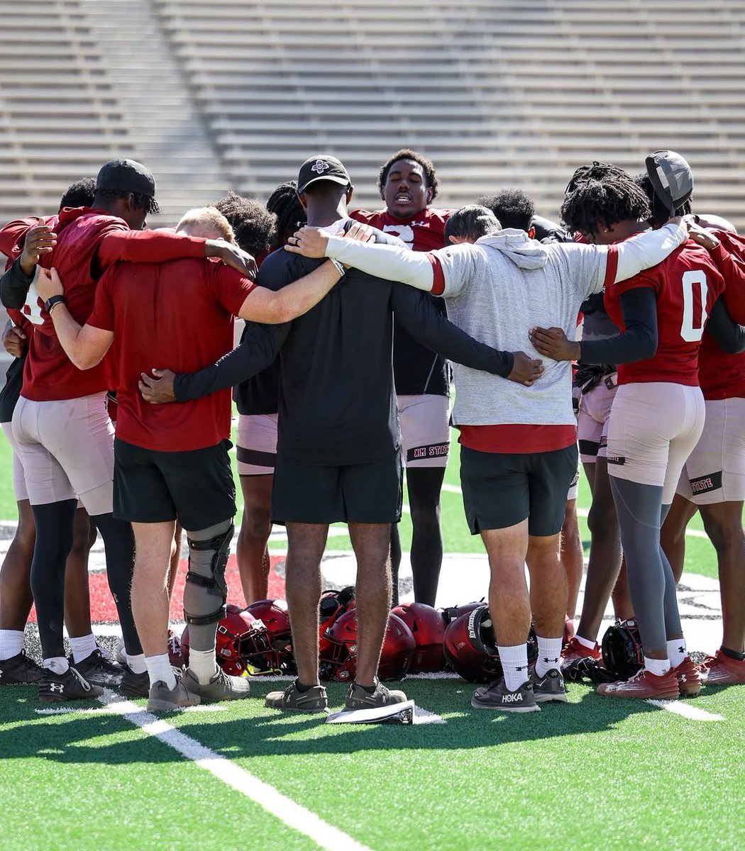 Mario_McClendon's tweet photo. Spring ‘25✅🙏🏾
Proud of the work these guys put in day in and day out💯REST AT THE END AND NOT IN THE MIDDLE. 
#SwarmandCompete #4to6 https://t.co/AfxM4N56tZ