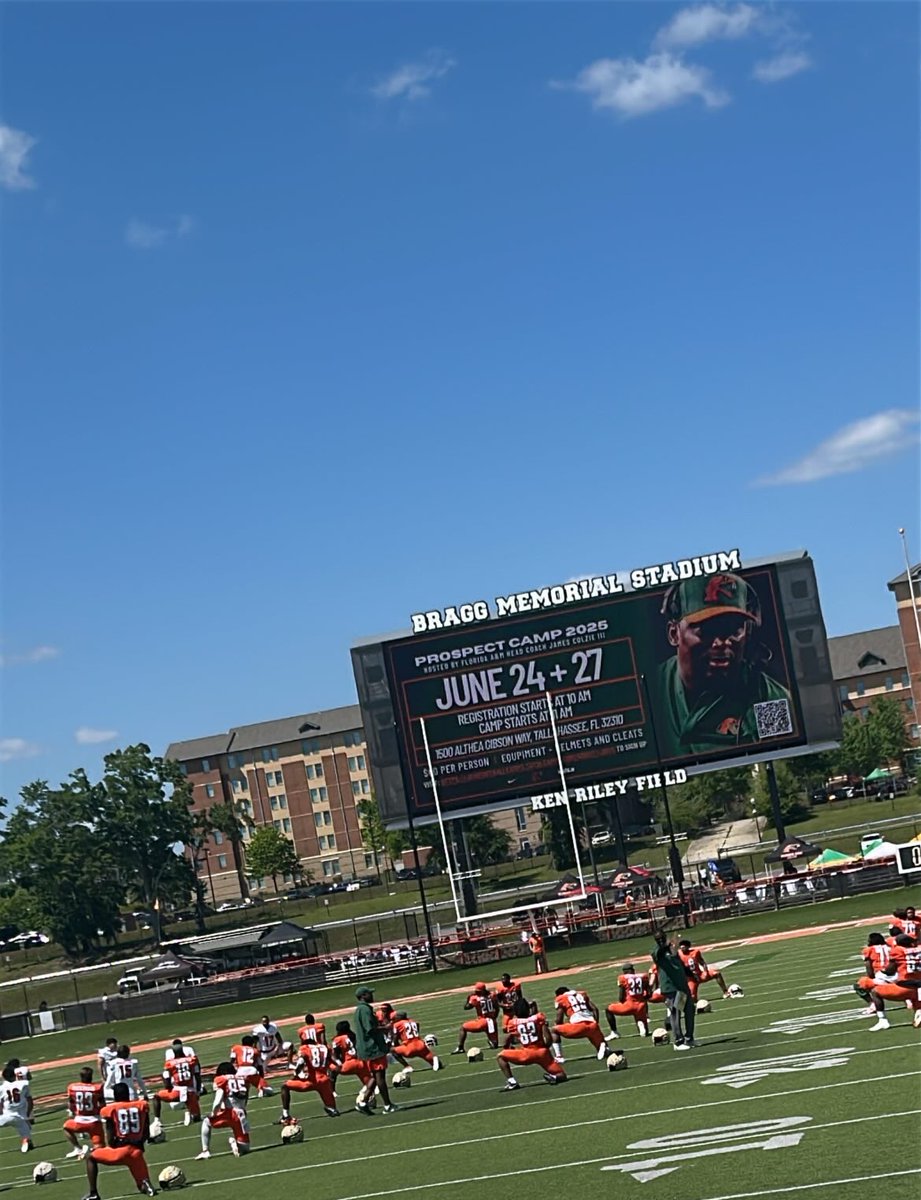 Derrick_cald14's tweet image. Had a great time at @FAMU_FB spring game
@coachvjefferies @c_canidate @683khelms @HickmanJarrod @CoachJackMetz32