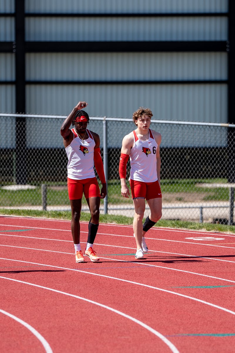 The dynamic duo😤😎

Along with EJ's top-10 time earlier in the 400m, Zach recorded a personal best of 47.82!