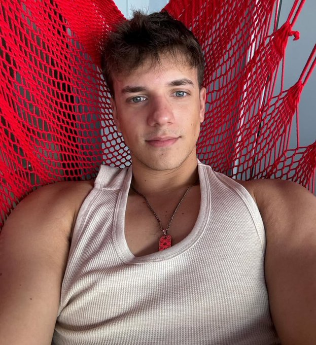 Watch Connor Peters's leaked NSFW photo on TwXstars