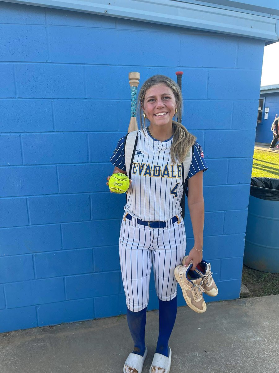 lakyn1808's tweet photo. 💣 Bomb Alert 🚨🥎
#homerun #grinddontstop #softball #AGTG 
#bettereveryday https://t.co/fbQ1HFSQhL