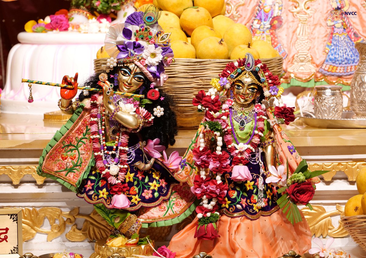 ISKCONPune's tweet photo. 🙏🏽Today's Darshan 📿 🗓13-04-2025🙏
🌷Sri Sri Radhavrindavanchandra🌷
🚩@ISKCONNVCCPune🚩
.
.
#ISKCON #ISKCONNVCC #ISKCONNVCCPune #ISKCONPune
#13thapril #13thapril2025 #Sunday #Vrindavan
#Harinaamsankirtan #Radheshyamdas #Radheradhe
#Sankirtan #Kirtan #Mayapur #Prabhupada https://t.co/7IVh4JRIlM