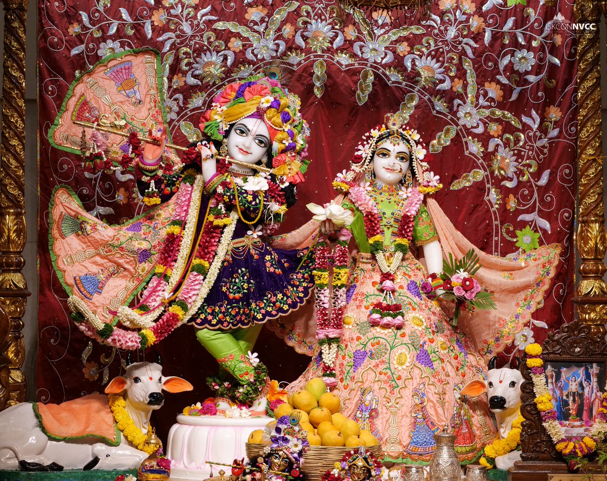 ISKCONPune's tweet photo. 🙏🏽Today's Darshan 📿 🗓13-04-2025🙏
🌷Sri Sri Radhavrindavanchandra🌷
🚩@ISKCONNVCCPune🚩
.
.
#ISKCON #ISKCONNVCC #ISKCONNVCCPune #ISKCONPune
#13thapril #13thapril2025 #Sunday #Vrindavan
#Harinaamsankirtan #Radheshyamdas #Radheradhe
#Sankirtan #Kirtan #Mayapur #Prabhupada https://t.co/7IVh4JRIlM