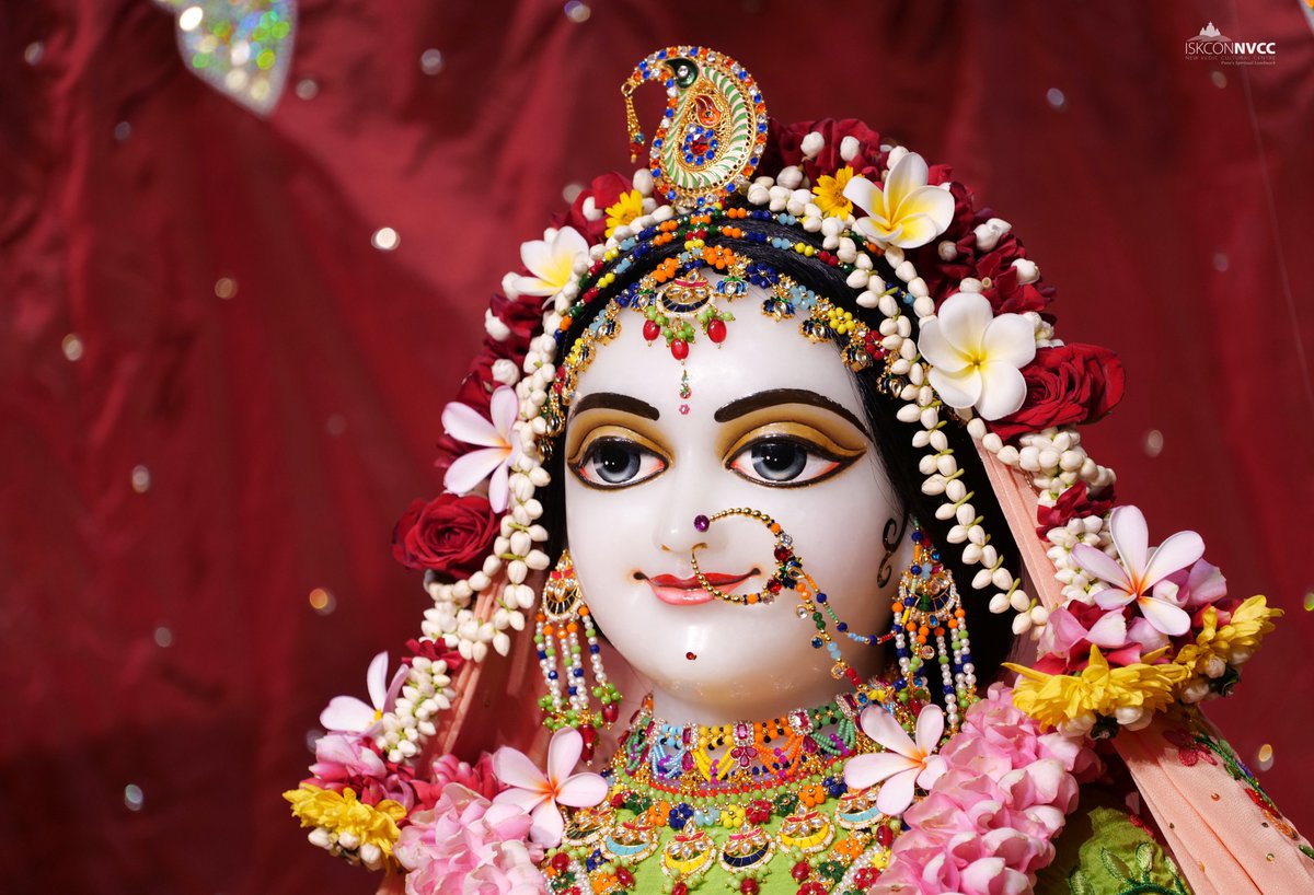 ISKCONPune's tweet photo. 🙏🏽Today's Darshan 📿 🗓13-04-2025🙏
🌷Sri Sri Radhavrindavanchandra🌷
🚩@ISKCONNVCCPune🚩
.
.
#ISKCON #ISKCONNVCC #ISKCONNVCCPune #ISKCONPune
#13thapril #13thapril2025 #Sunday #Vrindavan
#Harinaamsankirtan #Radheshyamdas #Radheradhe
#Sankirtan #Kirtan #Mayapur #Prabhupada https://t.co/7IVh4JRIlM