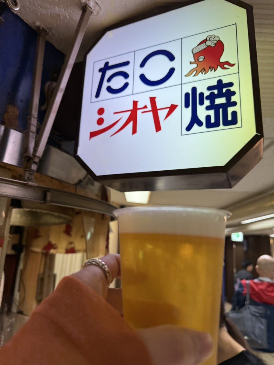 kazmix11's tweet photo. 梅田で目的違いのふたりが合流
から安定の天満酒蔵 https://t.co/O0XHocuijq