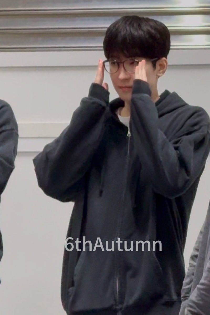 cococatlover_'s tweet photo. 안경 챱 고양이 https://t.co/h3Aofgs6Lw
