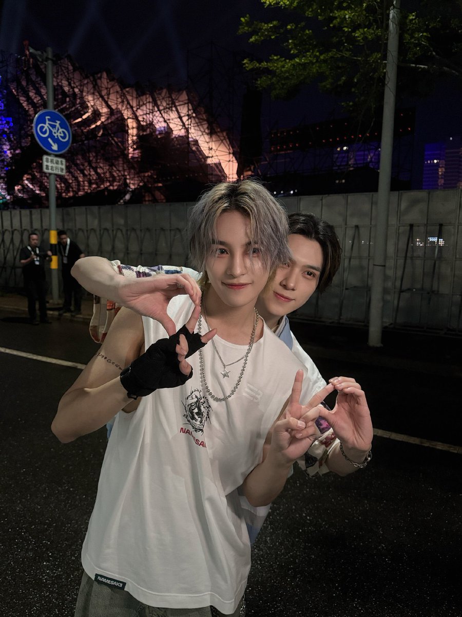 XHYFEED's tweet photo. 250413 #YANGYANG weibo update with #HENDERY ♡ https://t.co/huOwG0Qs9h