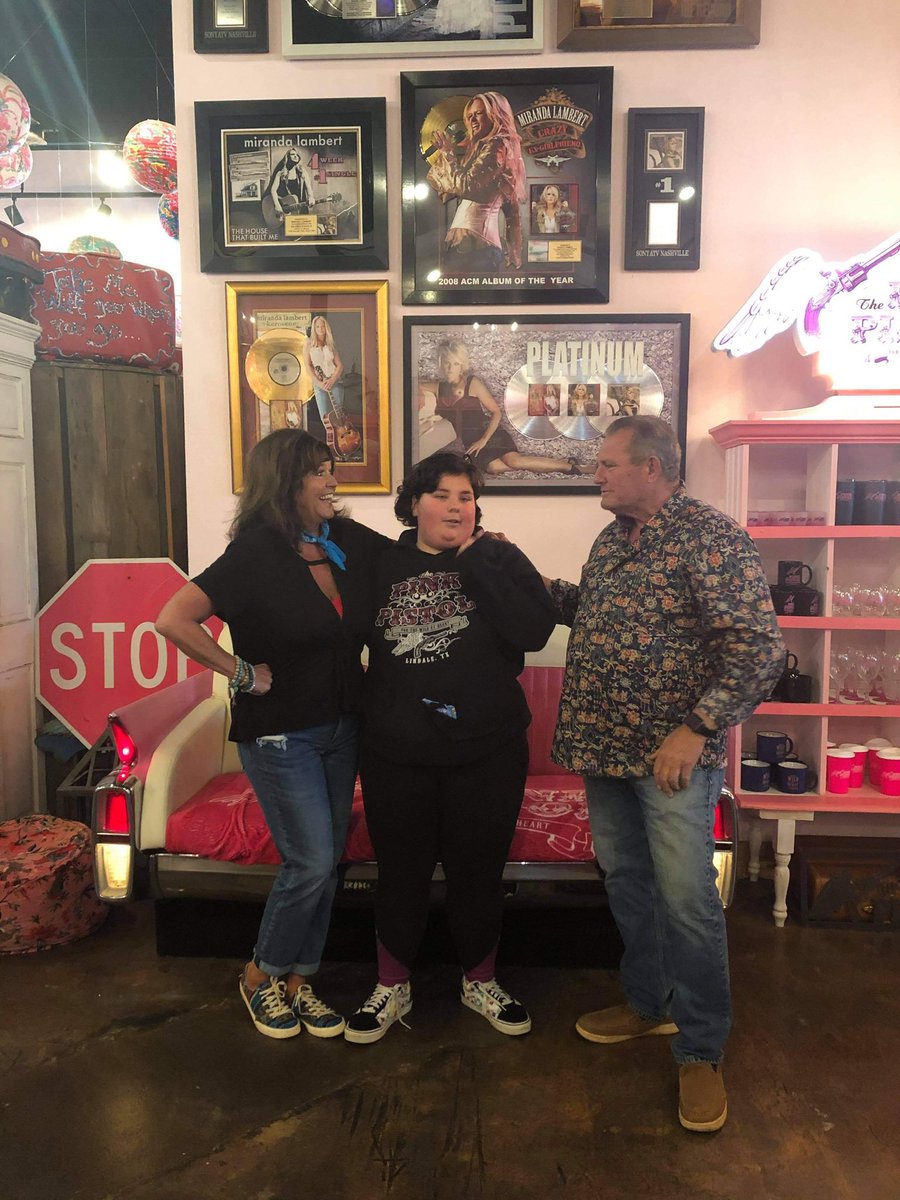darkbars32's tweet photo. 3 years 11.5 months ago I met @mirandalambert parents #BevLambert & #RickLambert 8 days from now will mark 4 years since this day and Iโm still in shock. all imma say is Mama Lambert gives the BEST hugs ๐ https://t.co/rHS7zR8kCD