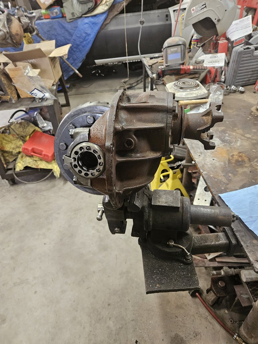 Agronomydoc's tweet photo. Year end and research LOI season has eased, so was time for some #bronco #dana44 #ford9inch rebuild time. #coyoteswap https://t.co/UQtzI6CjCr