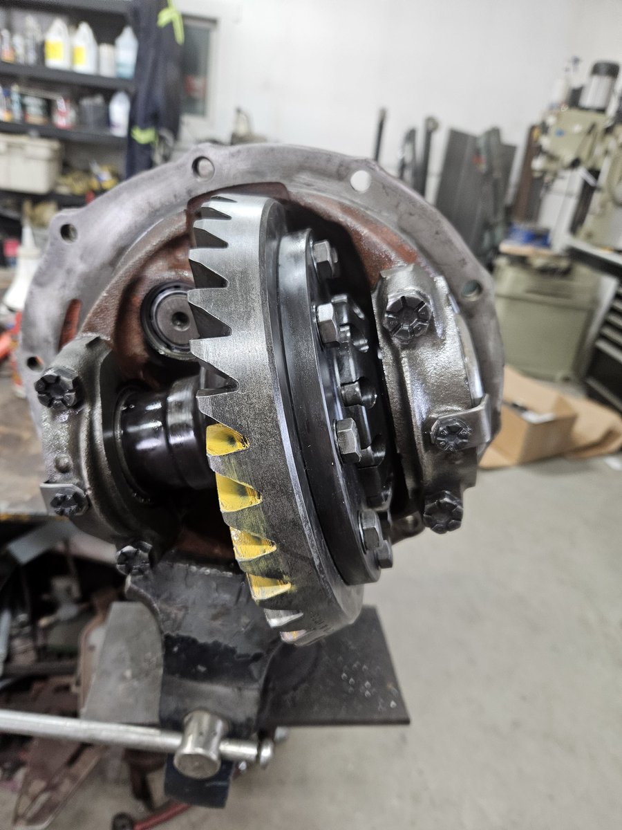 Agronomydoc's tweet photo. Year end and research LOI season has eased, so was time for some #bronco #dana44 #ford9inch rebuild time. #coyoteswap https://t.co/UQtzI6CjCr