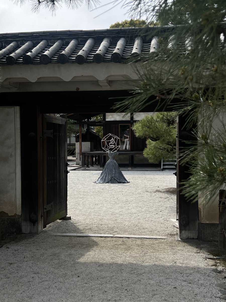 tarokaribe's tweet photo. 京都 二条城のアンゼルム・キーファー個展「ソラリス」 https://t.co/rmwL66TB4H