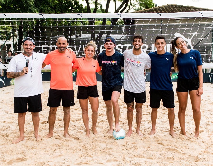 333file's tweet image. holding hands? nah... maxiel prefers holding feet 🦶