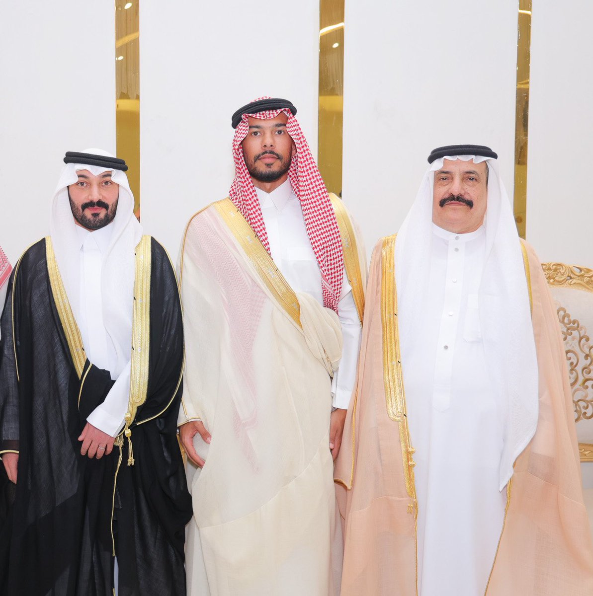 3uunk's tweet photo. شرفنا الشيخ عبدالله مطشر المرشد وصحبه الكرام بزيارته الميمونه في حفل زواج ابن عمي بندر جمال المريمر

نشكر شيخنا على حضوره وتشريفه لنا الله يحفظه ويرعاه.. https://t.co/Y0psP5Hlh0
