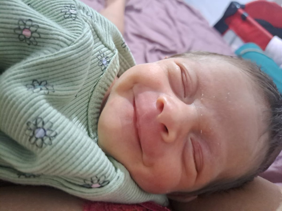 Es muy chiquitita para que entienda que está curado algo que no rompió ❤️‍🩹😻 mi chula hermosa. Te ama la tía