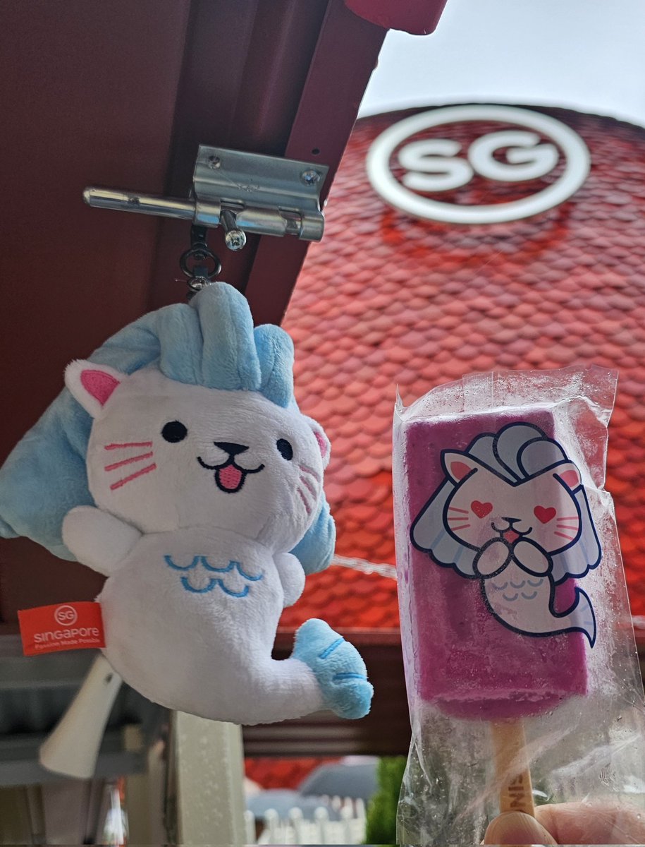 万博会場で見かけた #ゆるキャラ のアイス 後ろに見える #シンガポール
