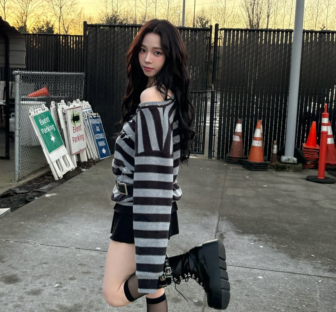 gieinyourheart's tweet image. pre ♥ SETUPEXE 

STRIPE V-NECK MTM BLACK

3200฿ free ems ( ส่งกลับ ✈️ ) 

#ตลาดนัดaespa #พรีออเดอร์เกาหลี #SETUPEXE