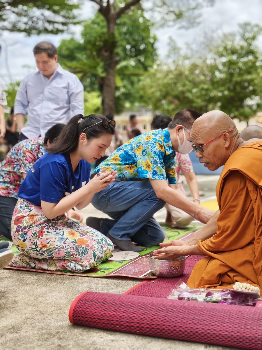 สุขสันต์วัน #สงกรานต์ และสวัสดีปีใหม่ไทย ขอให้ปีใหม่นี้นำพาความสุข สุขภาพแข็งแรง ความสมหวังมาสู่ทุกคนค่ะ 💦🔫🌸